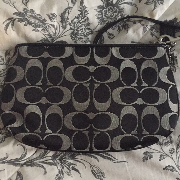 Coach wristlet - Picture 2 of 5